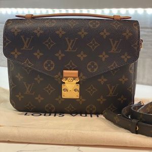 SOLD Authentic Louis Vuitton Pochette Métis
